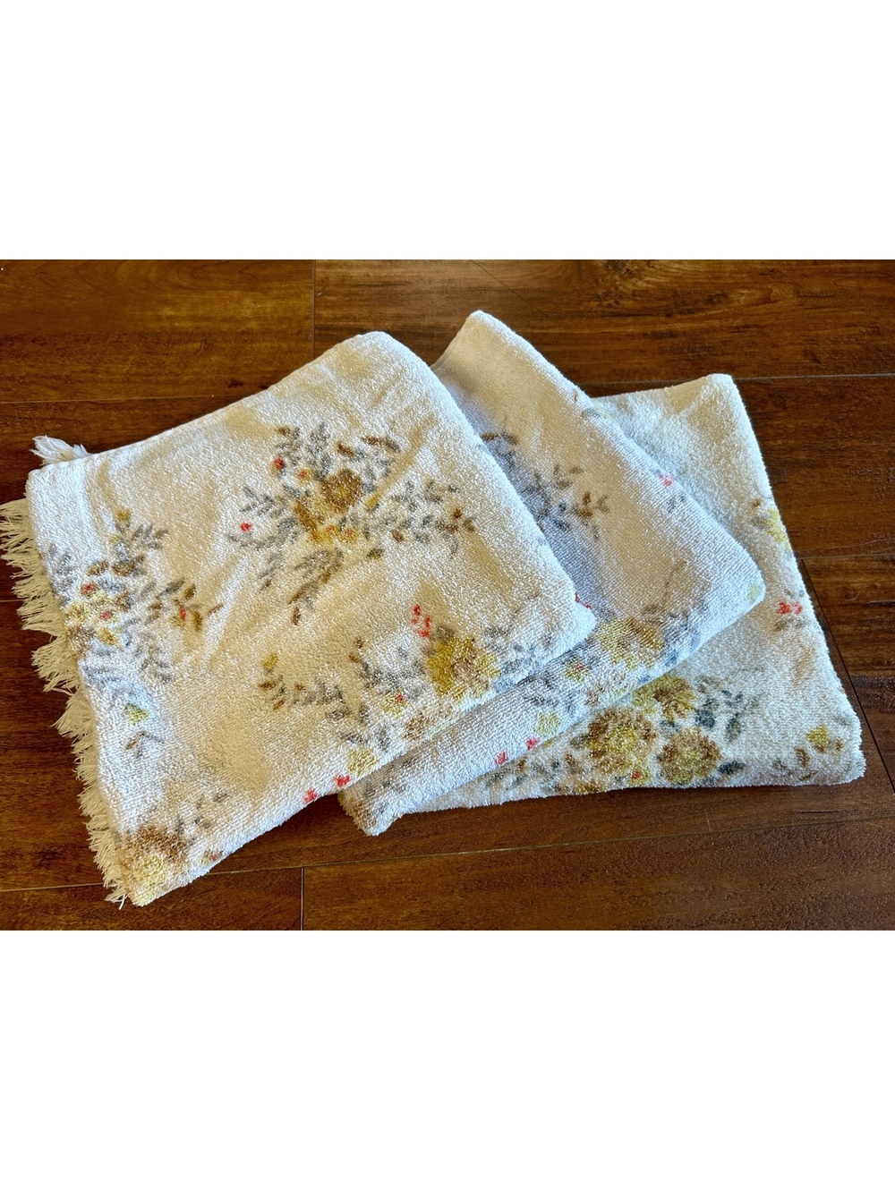 Vintage Floral Patterned Bath Towels with Fringe Edges - Set of 3
